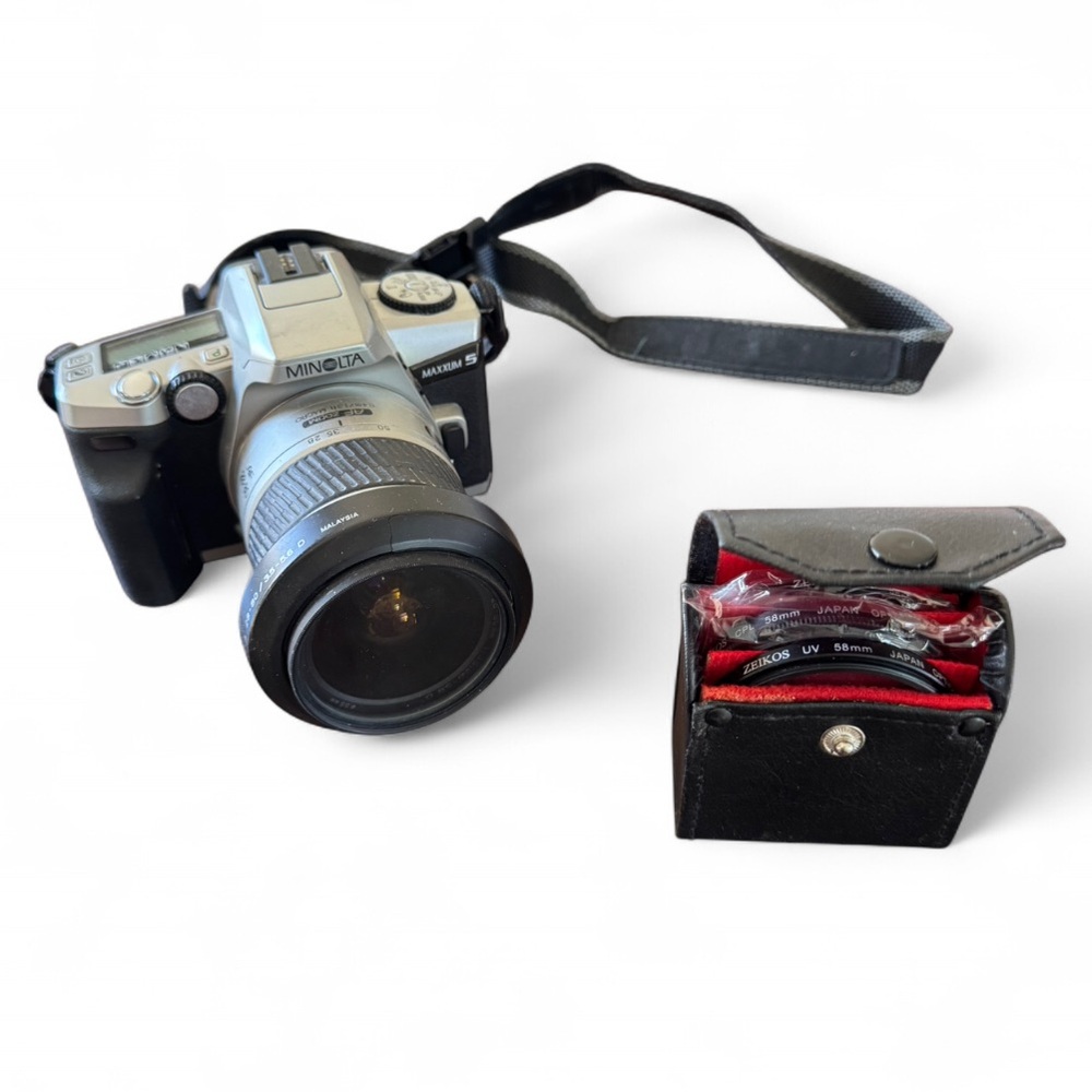 Minolta - Vintage Maxxum 5 Silver and Black SLR Camera with extra lenses - Picture 3 of 8